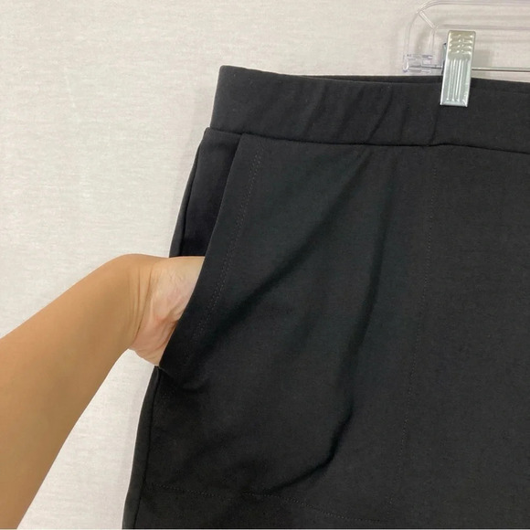 Susan Graver Black Soft Stretch Pull-on Cropped Pants size 3X - Picture 7 of 9